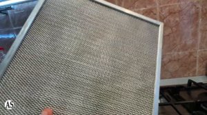 Как снять фильтр вытяжки на кухне?