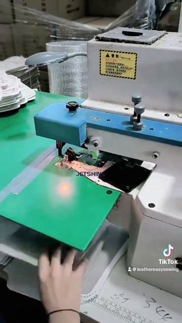 Машина для складывания краев для изготовления кожаны?