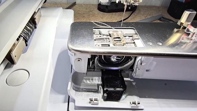 вышивание с увеличительным столиком замена шпульки и