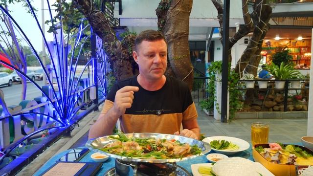 Обзор Nhà Hàng Tri Kỷ. Пробуем уникальные виды рыб! смотреть онлайн