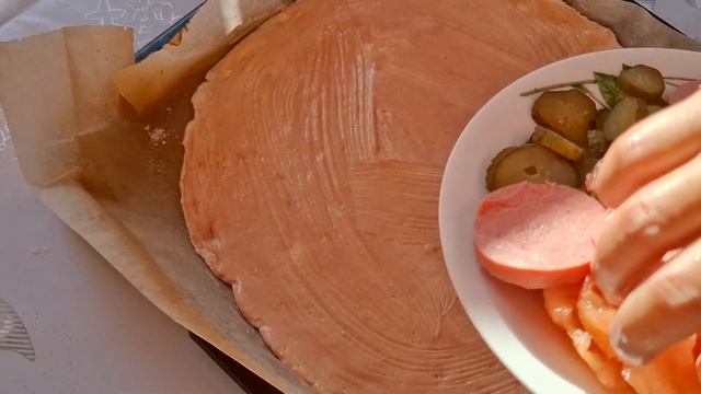 Замешиваю безглютеновое тесто и выпекаю пиццу, чай с п