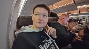 Летим как КОРОЛИ 👑 Etihad УДИВИЛ своим сервисом и ЕДОЙ) Мукбанг вкусный ужин на борту самолёта ✈️