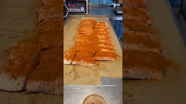 Готовим бекон из утки в смокере #bbq #duck #smoker #bacon смотреть онлайн