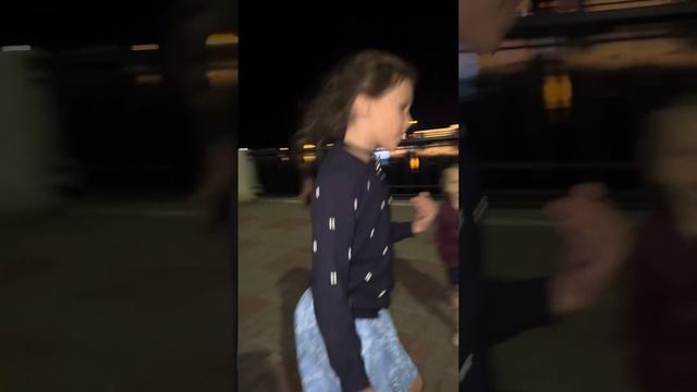 Алиса танцует на границе с Китаем 😍😍😍 смотреть онлайн