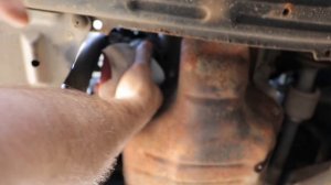 Как ОТКРУТИТЬ масляный фильтр БЕЗ СЪЕМНИКА | Замена ма