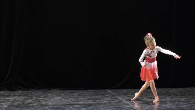 Хореографический коллектив "E D Dance", "Расцветай", солистка-Каплиева Стефания. смотреть онлайн