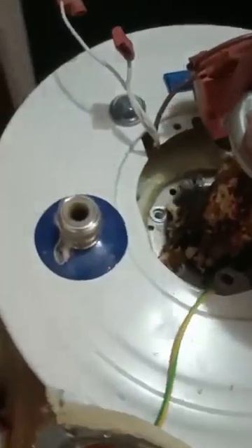 Меняем тэн в бойлере. #ремонтводонагревателя #ремонтб? смотреть онлайн