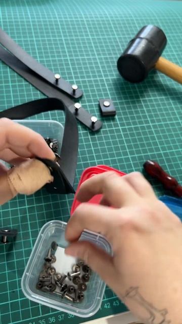 Шью сумки из шнура и изготавливаю кожаную фурнитуру #р смотреть онлайн