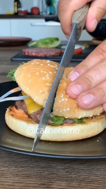 Какой степени прожарки котлета в нашем бургере? 🔥 #бу? смотреть онлайн