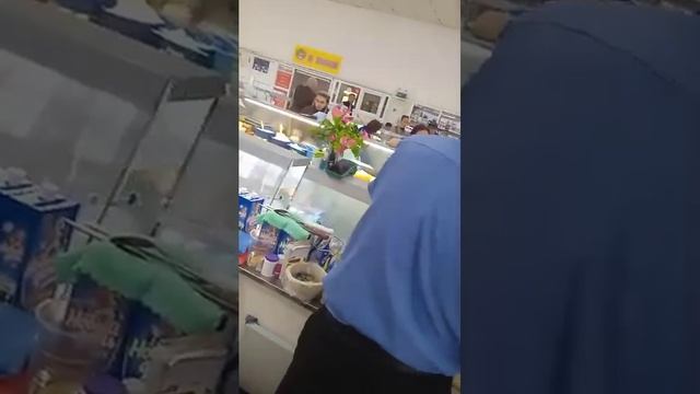 Они узнали что я хочу продавать холодильник и место и ? смотреть онлайн