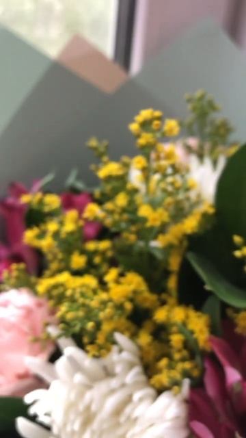 Дарить цветы себе самой или ждать когда подарят?#букет смотреть онлайн