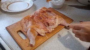 Цыплёнок табака в духовке с картошкой.