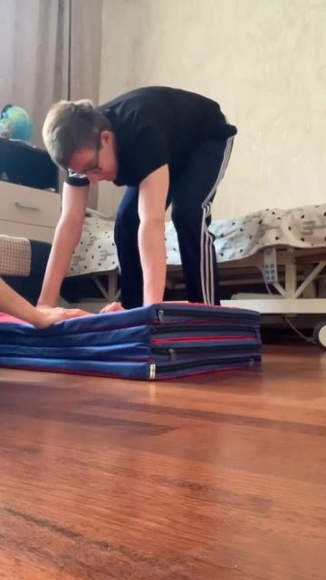 Перенос веса на руки из положения стоя👊🏻👊🏻 #рек #fun смотреть онлайн