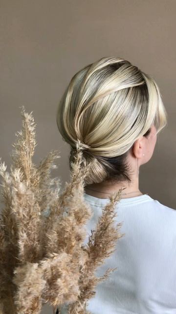 Лаконичный низкий пучок смотреть онлайн