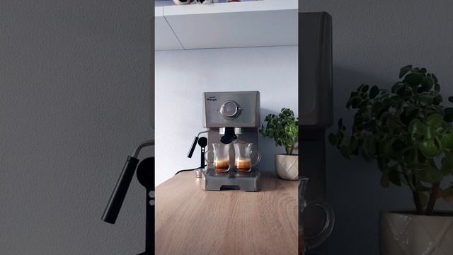 Учусь использовать рожковую кофеварку. Все не так сло? смотреть онлайн