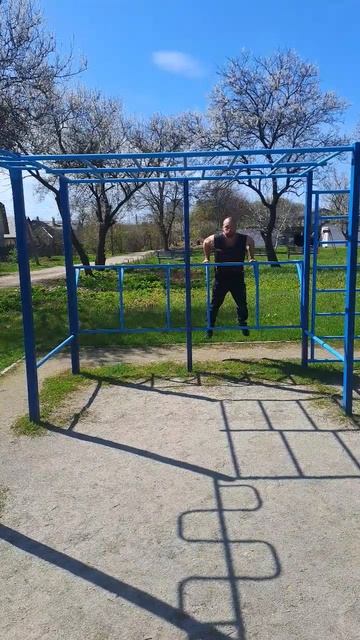 Максимальное количество повторений на брусьях с Жиле? смотреть онлайн