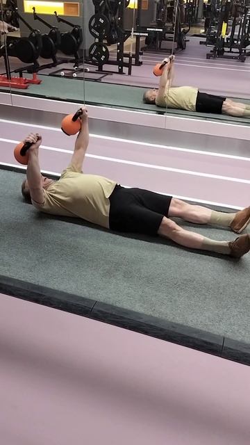 Силовое отжимание с гирей (тяжелый вес). Выполнять тол? смотреть онлайн