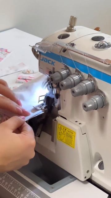 Оверлок Jack - E4S🔥 #sewing #machine #sewinghacks смотреть онлайн