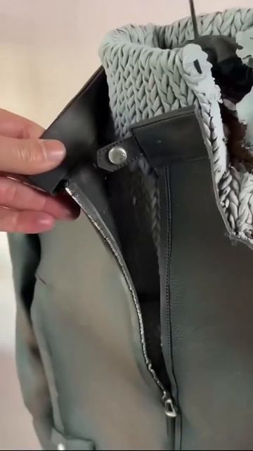 Такого насмотришься и всё на зуб начнешь пробовать, Де