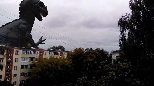 Цератозавр в Гомеле (вид из окна) Годзиллазавр/Godzilla in the sitty смотреть онлайн