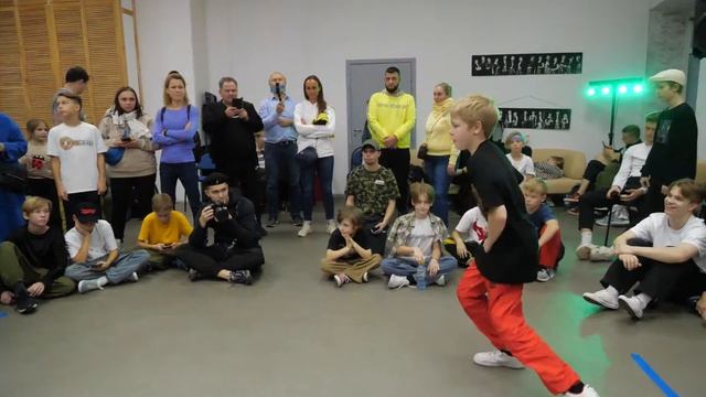 отбор 1x1 до 13 лет bboy Eko vs Чегевара - 