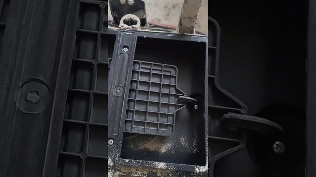 Замена фильтра на пылесосе DLT, спустя 1.5 года эксплуата смотреть онлайн