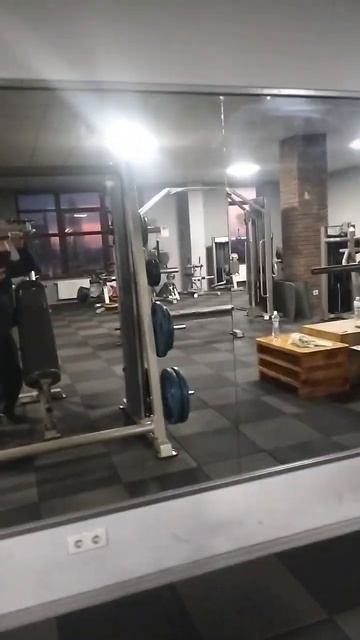 покамест. не сделаю 80 кг 12 раз вес менять не буду смотреть онлайн