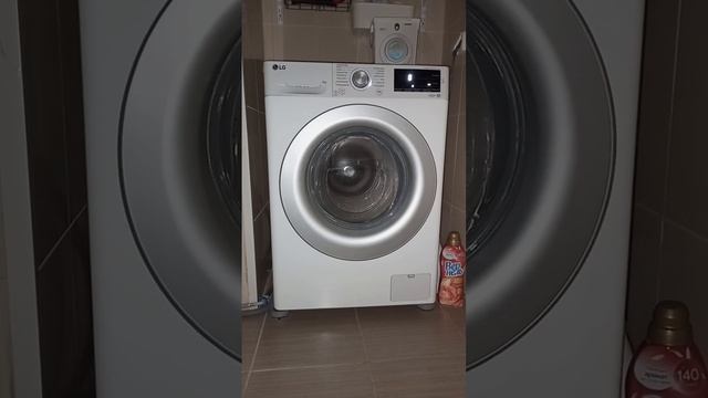 Стиральная машина LG 9 kg Быстро 30 20 градусов 1400 Об/мин. смотреть онлайн