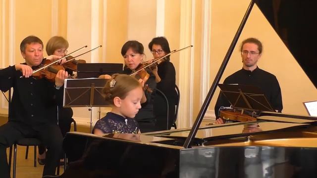 Иваньшина Анастасия - Й. Гайдн. Концертино До мажор (преподаватель Мальцева О.П.) смотреть онлайн