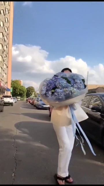 Букет из голубых гортензий смотреть онлайн