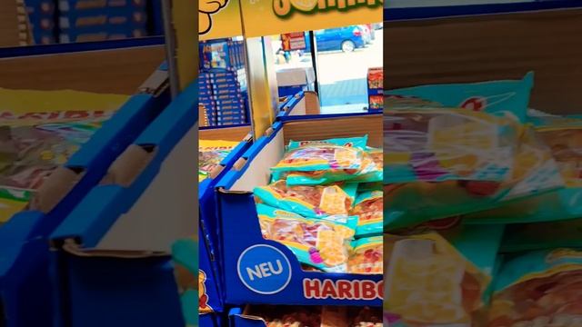 Магазин при фабрике HARIBO Бонн Германия. смотреть онлайн