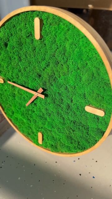 Часы стабилизированный мох #мох# интерьер#часы#