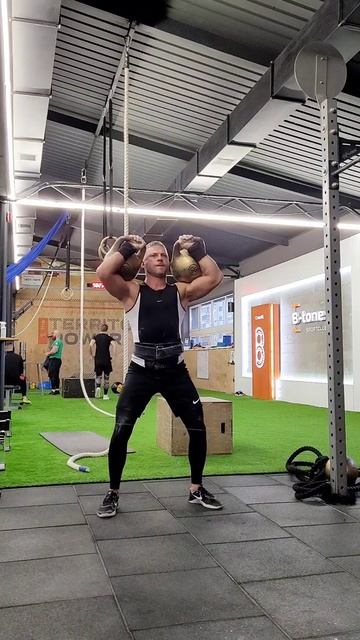 Гири 56кг и 50кг подъем на два раза #kettlebell #kettlebelljerk #гирев смотреть онлайн