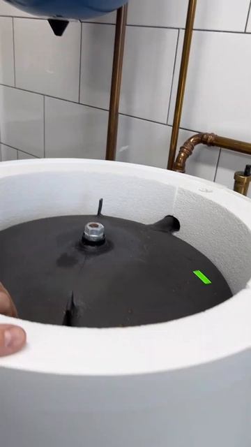 В бойлере нужно не только чистить тэны от накипи, но и ? смотреть онлайн