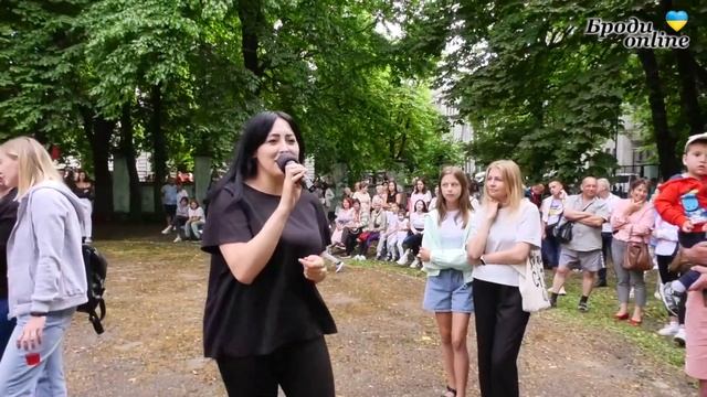 У Бродах організували благодійний концерт за участі відомих виконавців (ТК "Броди online") смотреть онлайн