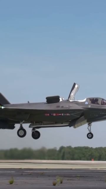 F-35🔥Вертикальный взлет #shorts #f35 #airforce #takeoff #airplane смотреть онлайн