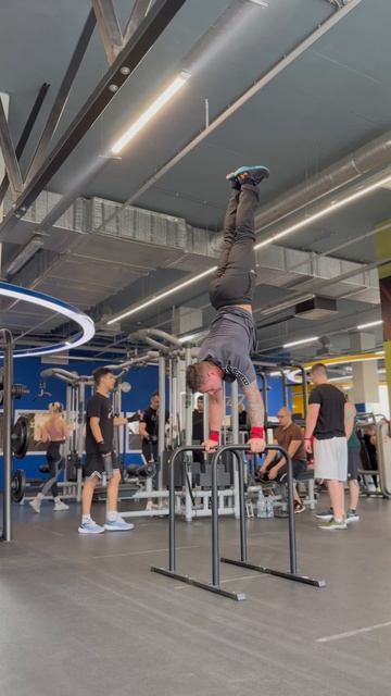 ТРЕНИРОВКИ В ЗАЛЕ❤️ С собственным весом! #acrobatics #стой? смотреть онлайн