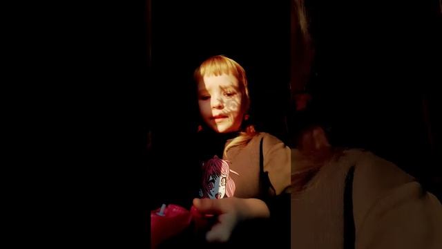 учу гладить игрушечным утюгом😌 смотреть онлайн