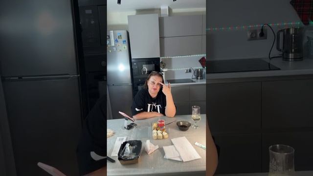 Элла Аmily в прямом эфире! 9 Мая, суши, роллы... смотреть онлайн