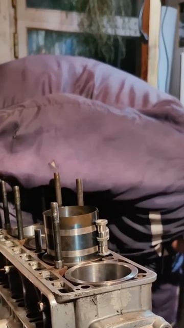 Установка поршня в цилиндр с использованием оправки д смотреть онлайн