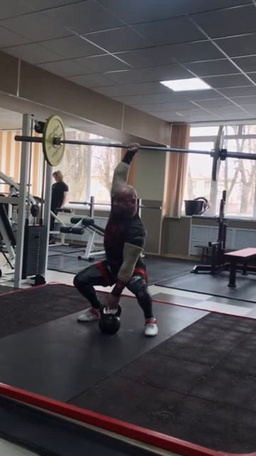 Силовой трюк рывок штанги одной рукой 50 кг доношение г смотреть онлайн