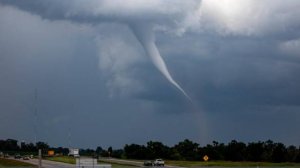 В центре стихии: чем занимаются охотники за торнадо