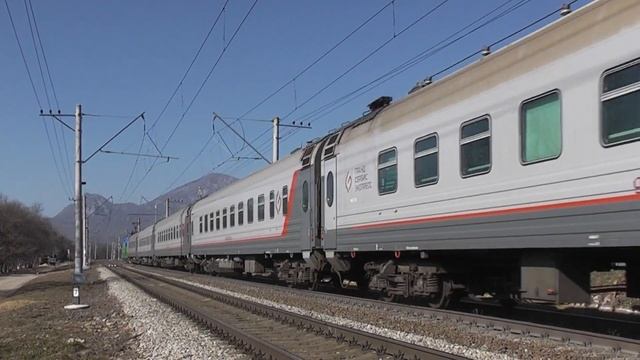 Электровоз ЭП1М-651 в ливрее 