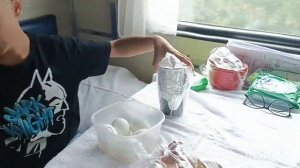 У меня тут в нычке вареные яички. Еду в Абакан