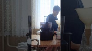 Соковыжималка на кухонном комбайне Горини. Сок из ябл?