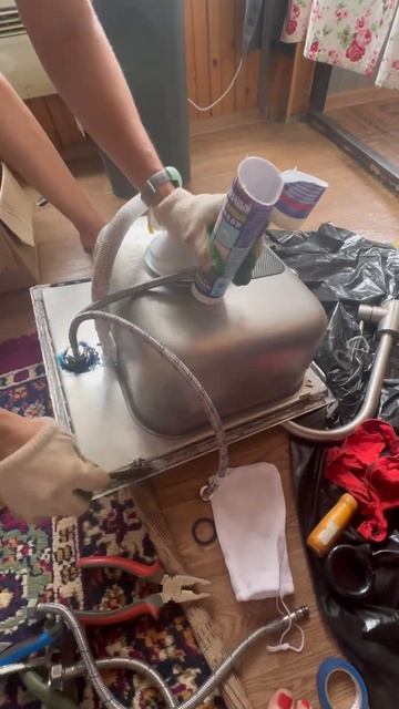 Замена старого смесителя 🔧🚰 #огородублизняшек #garden смотреть онлайн