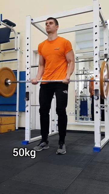 Поднял свой вес на бицепс 👊 смотреть онлайн