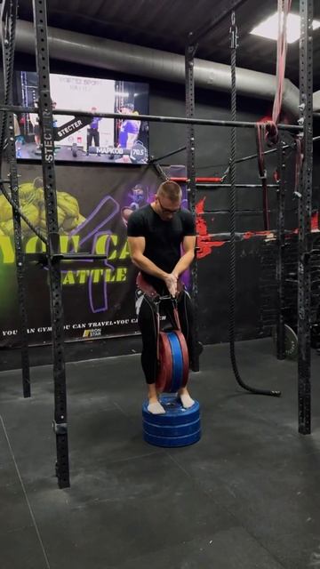 Подтягивания с весом на раз / сколько можешь ты?🤓 смотреть онлайн