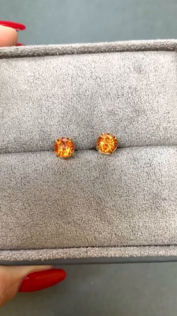 Серьги-пусеты со спессартинами 2,85 кар из желтого золо? смотреть онлайн