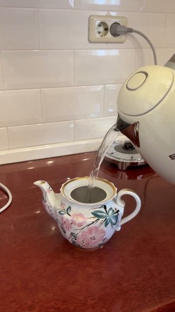 Чай и чайник SMEG смотреть онлайн